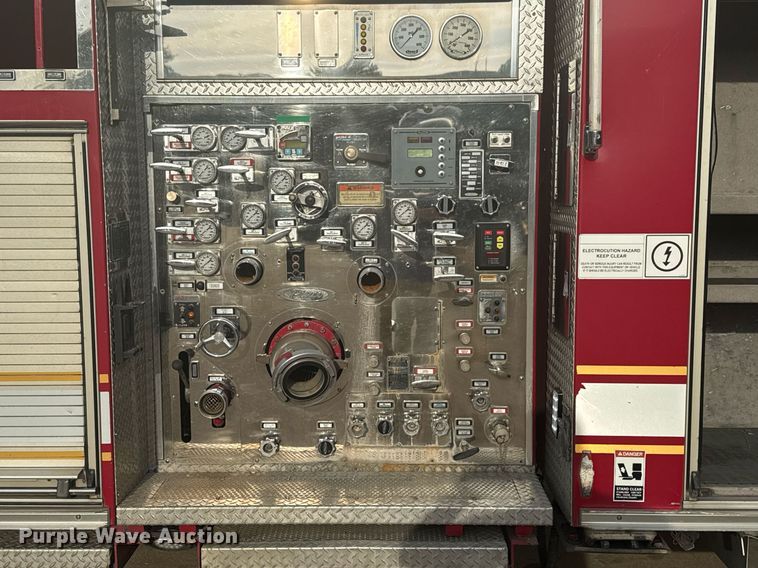 image for item DO7600 2000 Pierce Telesquirt ladder fire truck
