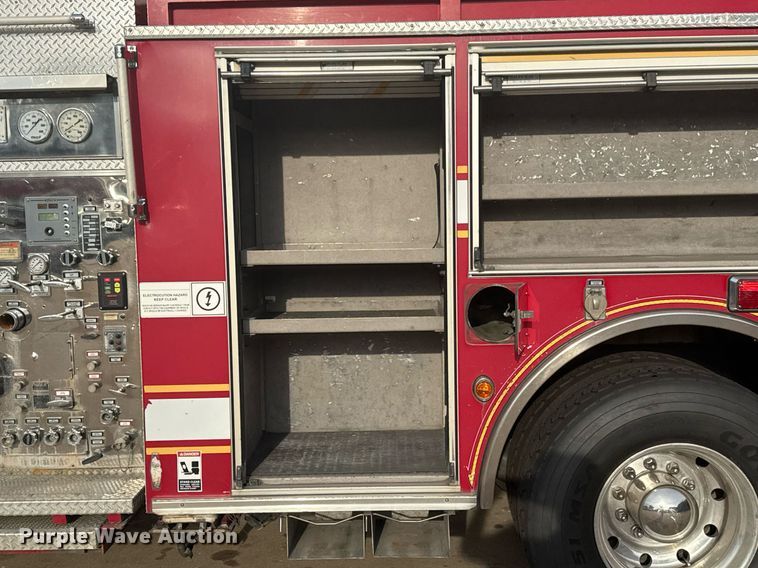 image for item DO7600 2000 Pierce Telesquirt ladder fire truck