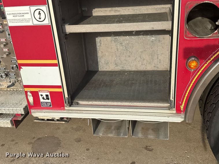 image for item DO7600 2000 Pierce Telesquirt ladder fire truck