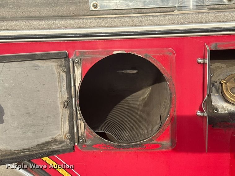 image for item DO7600 2000 Pierce Telesquirt ladder fire truck