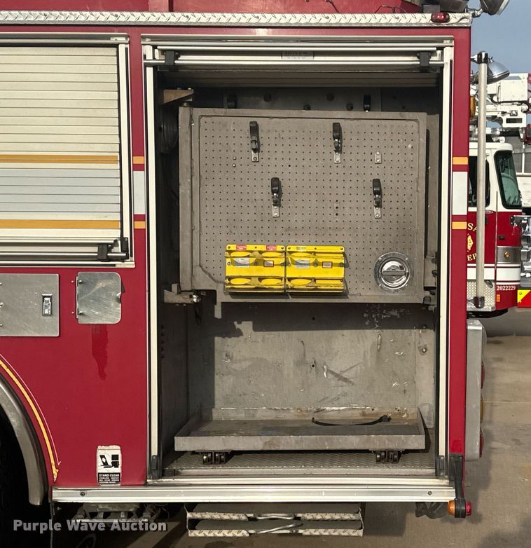 image for item DO7600 2000 Pierce Telesquirt ladder fire truck