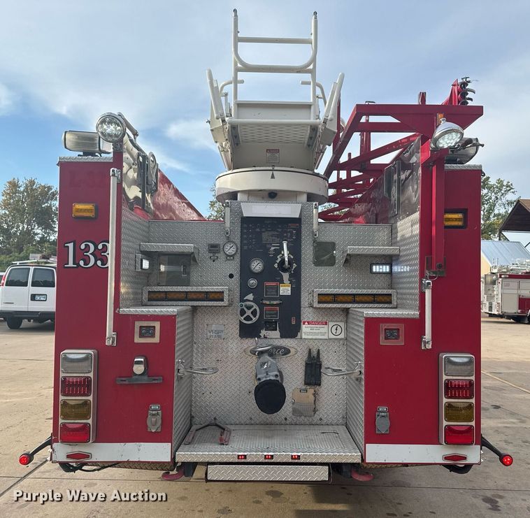 image for item DO7600 2000 Pierce Telesquirt ladder fire truck