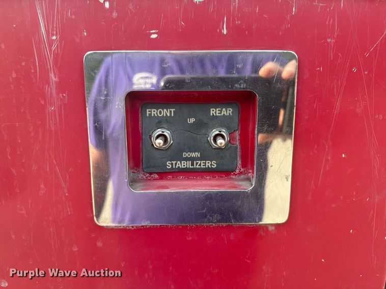 image for item DO7600 2000 Pierce Telesquirt ladder fire truck