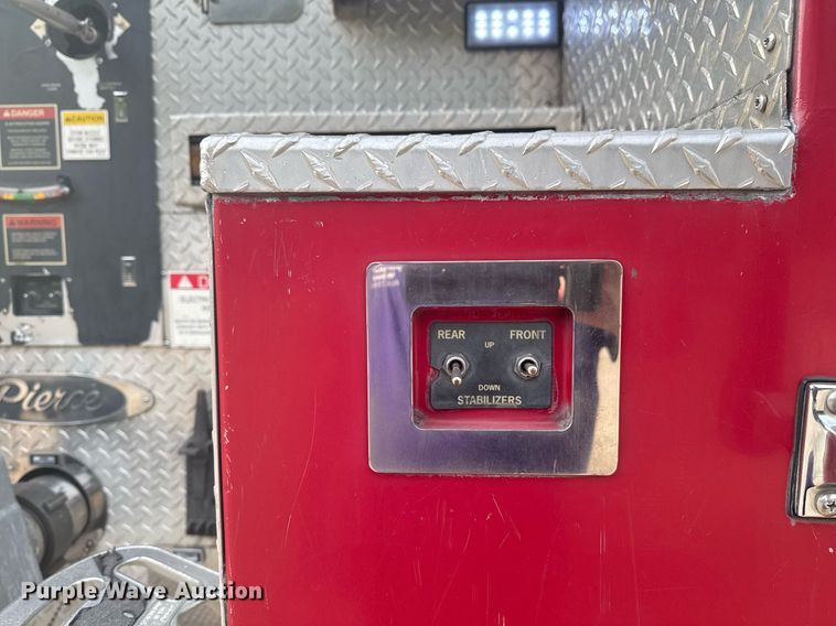 image for item DO7600 2000 Pierce Telesquirt ladder fire truck