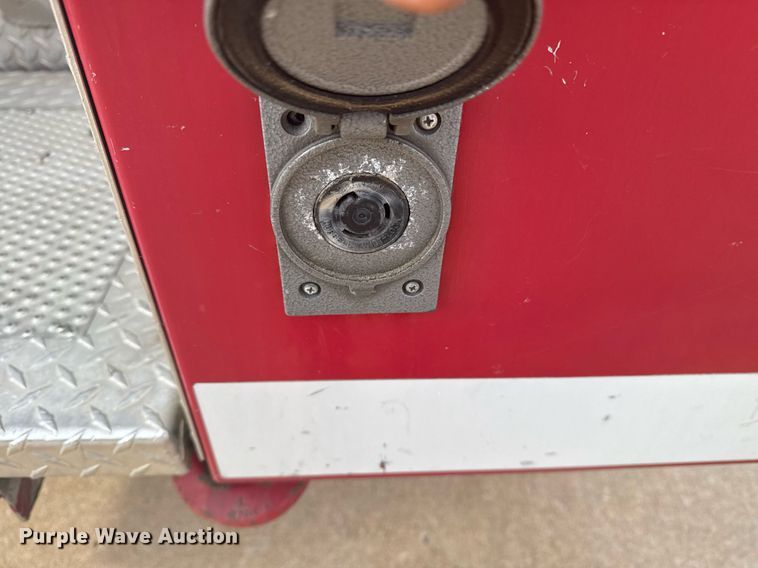 image for item DO7600 2000 Pierce Telesquirt ladder fire truck