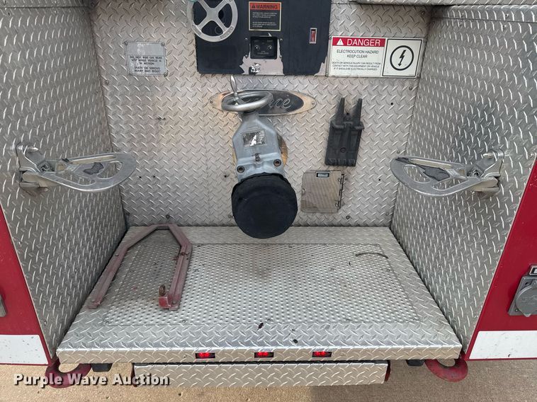 image for item DO7600 2000 Pierce Telesquirt ladder fire truck