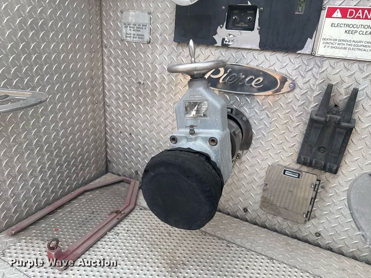 image for item DO7600 2000 Pierce Telesquirt ladder fire truck