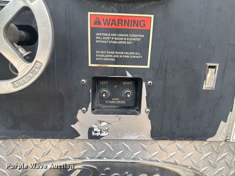 image for item DO7600 2000 Pierce Telesquirt ladder fire truck