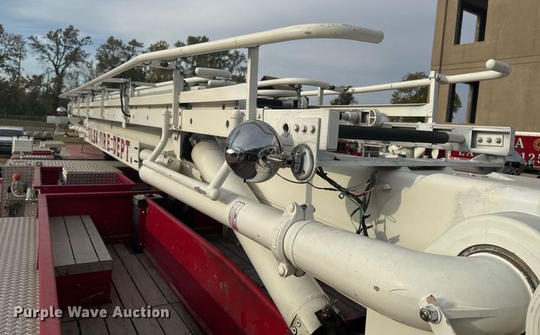 image for item DO7600 2000 Pierce Telesquirt ladder fire truck