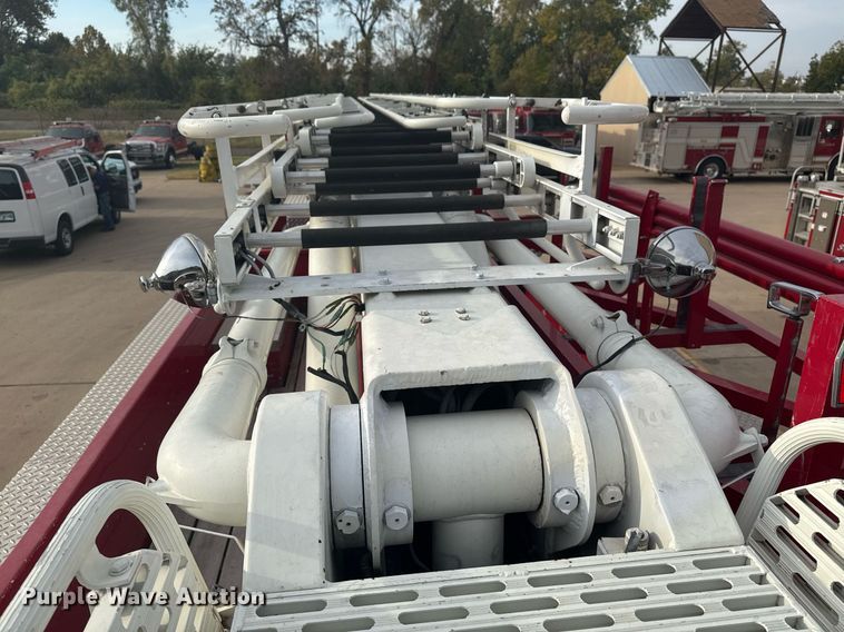 image for item DO7600 2000 Pierce Telesquirt ladder fire truck