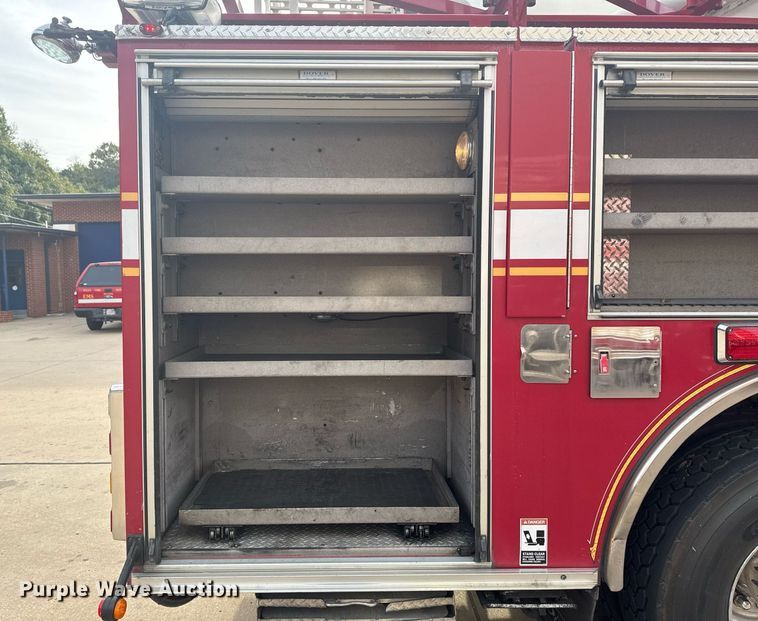 image for item DO7600 2000 Pierce Telesquirt ladder fire truck