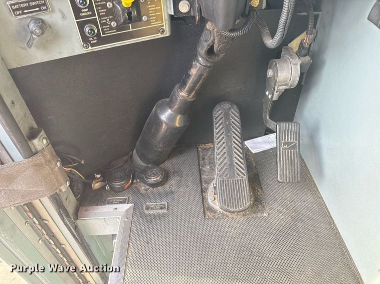 image for item DO7600 2000 Pierce Telesquirt ladder fire truck