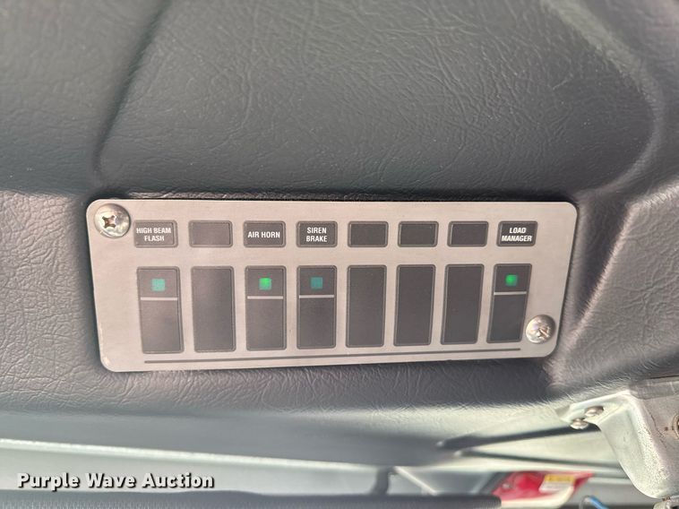 image for item DO7600 2000 Pierce Telesquirt ladder fire truck