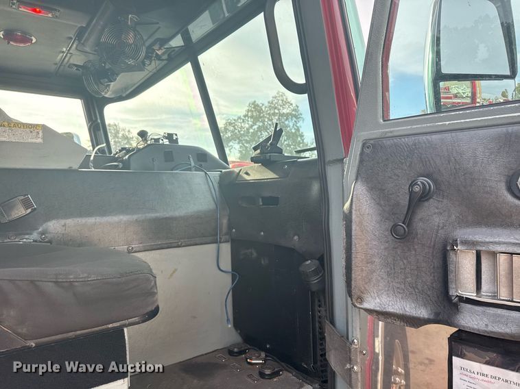 image for item DO7600 2000 Pierce Telesquirt ladder fire truck