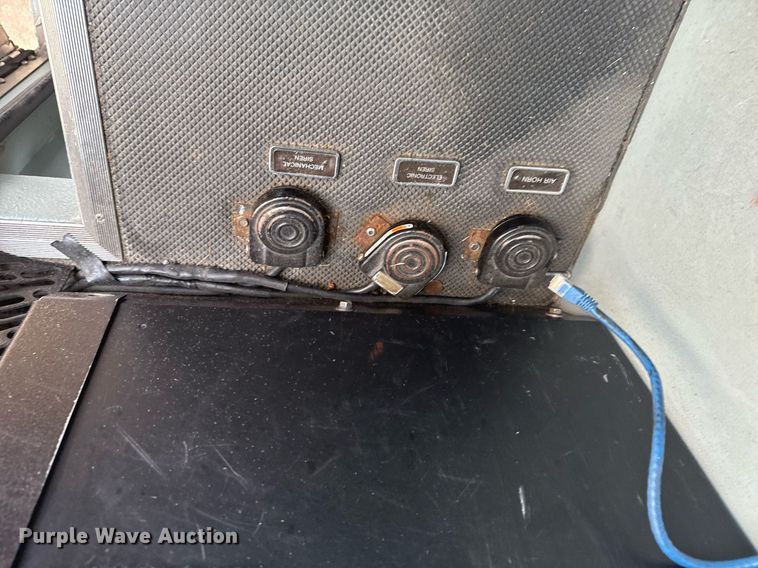 image for item DO7600 2000 Pierce Telesquirt ladder fire truck