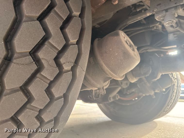 image for item DO7600 2000 Pierce Telesquirt ladder fire truck