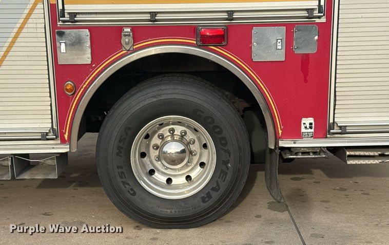 image for item DO7600 2000 Pierce Telesquirt ladder fire truck