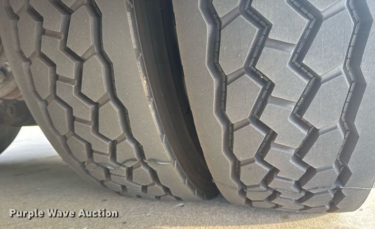 image for item DO7600 2000 Pierce Telesquirt ladder fire truck