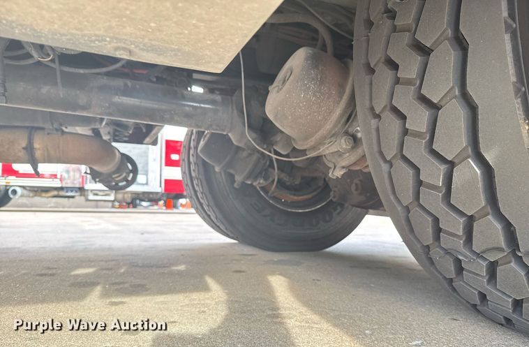 image for item DO7600 2000 Pierce Telesquirt ladder fire truck