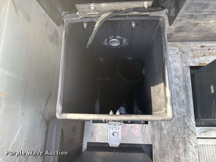 image for item DO7601 1995 Emergency One 1500 pumper fire truck