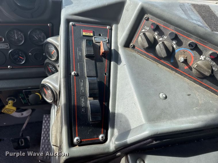 image for item DO7601 1995 Emergency One 1500 pumper fire truck