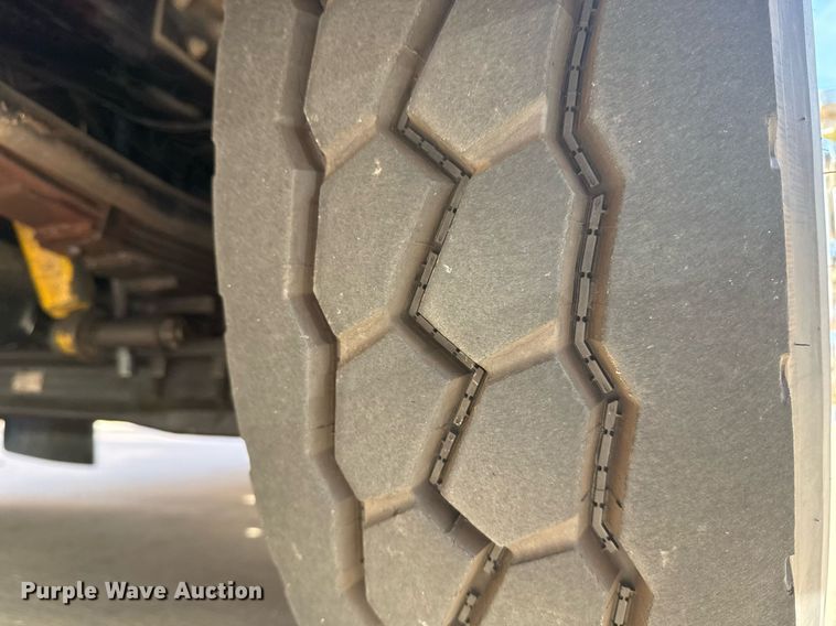 image for item DO7601 1995 Emergency One 1500 pumper fire truck