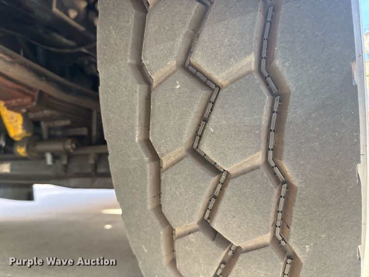 image for item DO7601 1995 Emergency One 1500 pumper fire truck