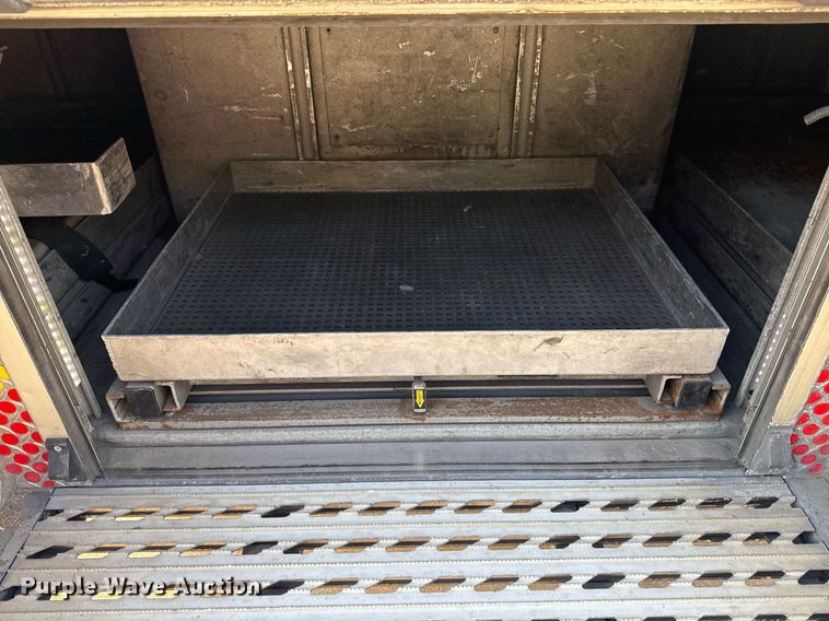 image for item DO7602 2007 Spartan Gladiator pumper fire truck