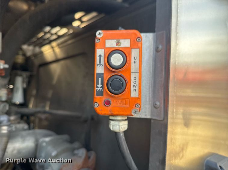 image for item DO7602 2007 Spartan Gladiator pumper fire truck