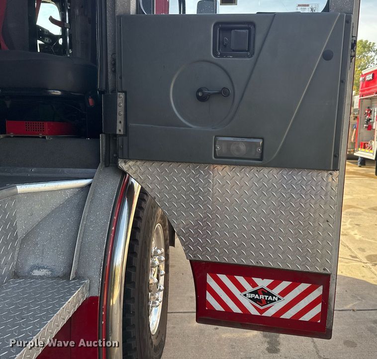 image for item DO7602 2007 Spartan Gladiator pumper fire truck