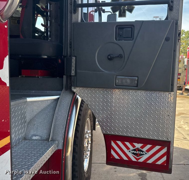 image for item DO7602 2007 Spartan Gladiator pumper fire truck