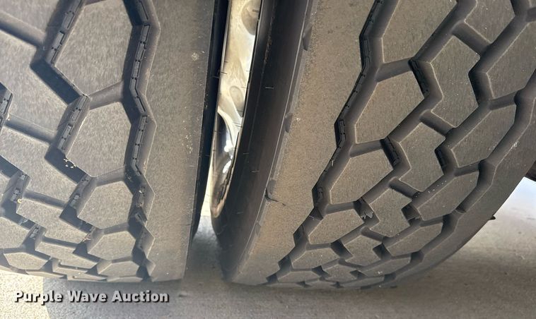 image for item DO7602 2007 Spartan Gladiator pumper fire truck