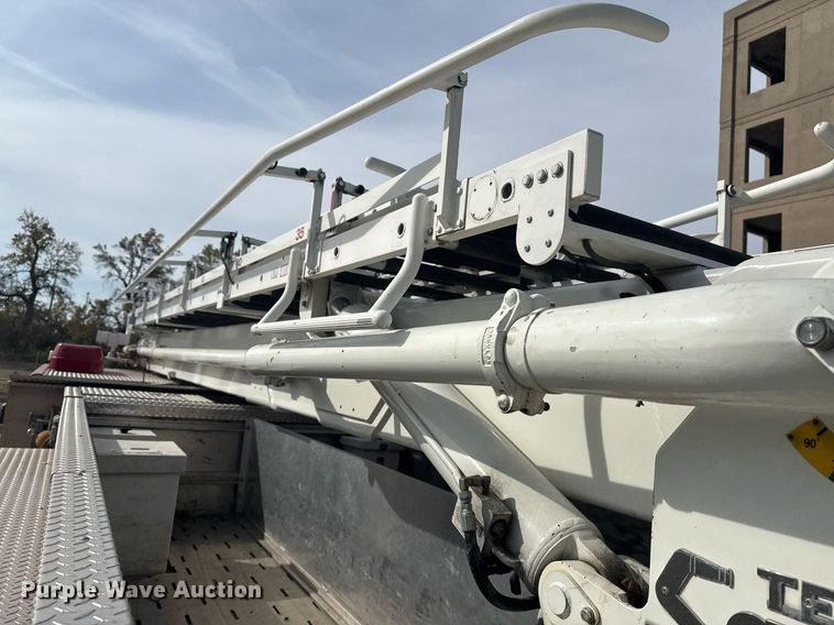 image for item DO7603 2005 Spartan Gladiator Crimson ladder fire truck