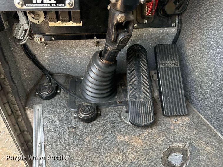 image for item DO7603 2005 Spartan Gladiator Crimson ladder fire truck