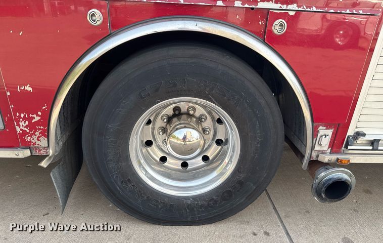 image for item DO7603 2005 Spartan Gladiator Crimson ladder fire truck