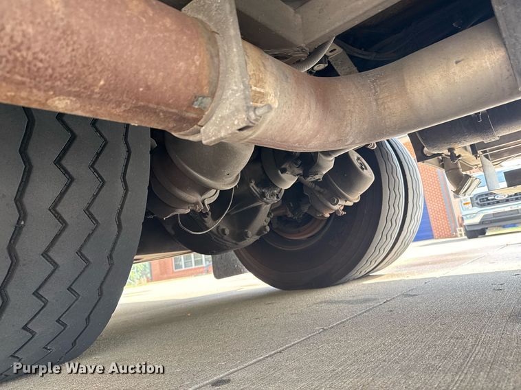 image for item DO7603 2005 Spartan Gladiator Crimson ladder fire truck