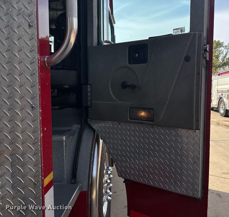 image for item DO7604 2001 Spartan pumper fire truck