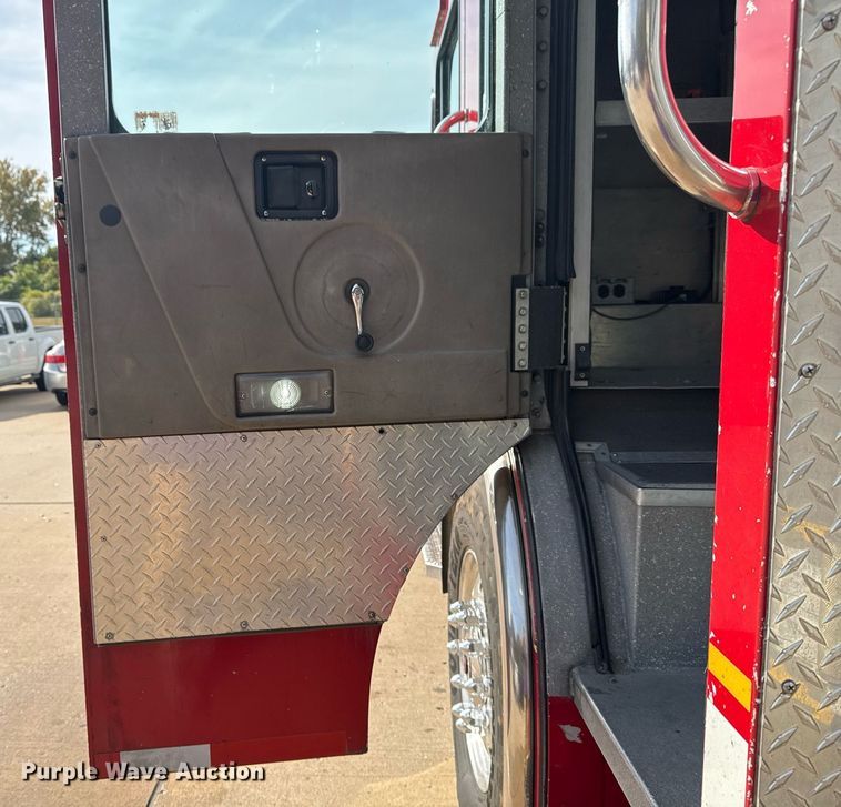 image for item DO7604 2001 Spartan pumper fire truck