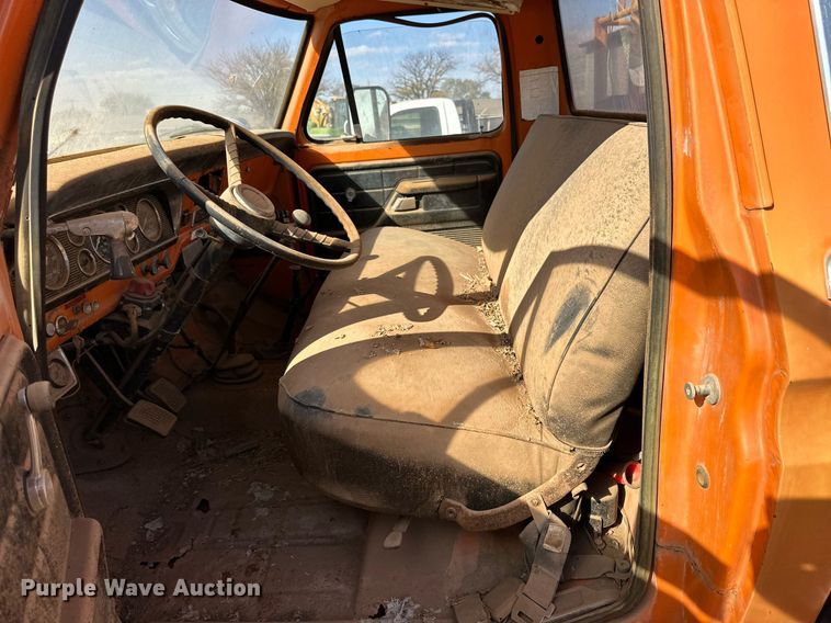 image for item DP5917 1976 Ford F750 fire truck