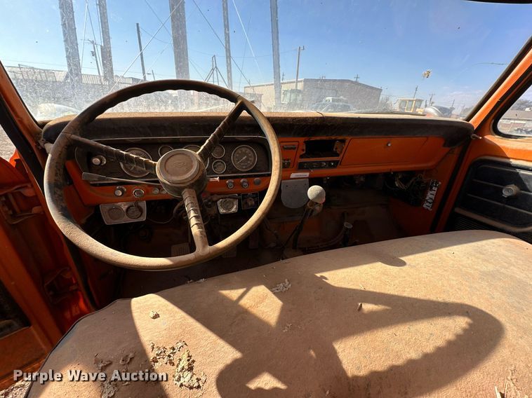 image for item DP5917 1976 Ford F750 fire truck