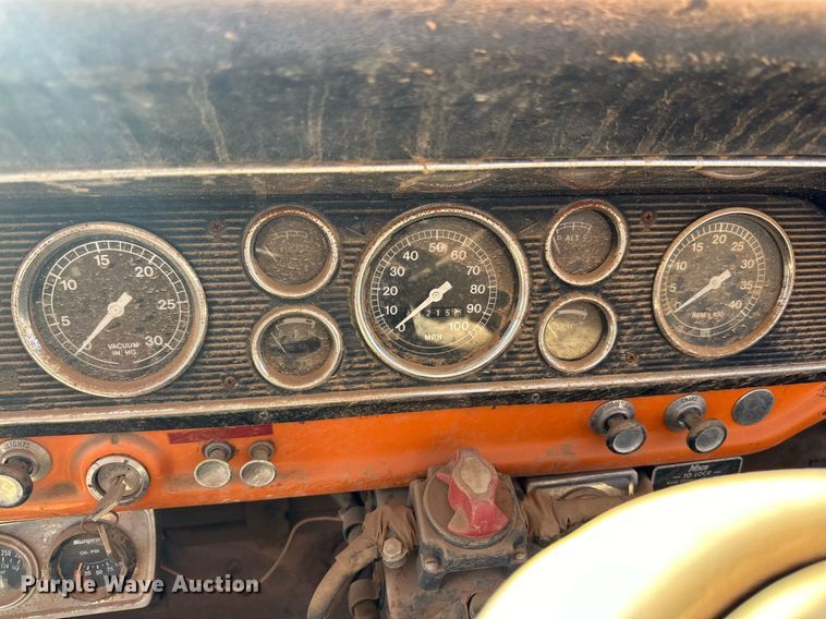 image for item DP5917 1976 Ford F750 fire truck