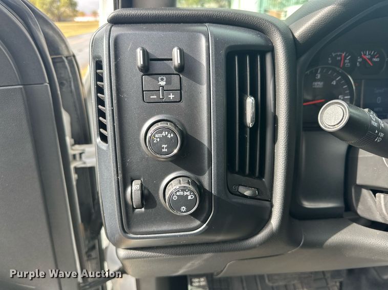 image for item DP5924 2018 Chevrolet Silverado 1500 Crew Cab pickup truck