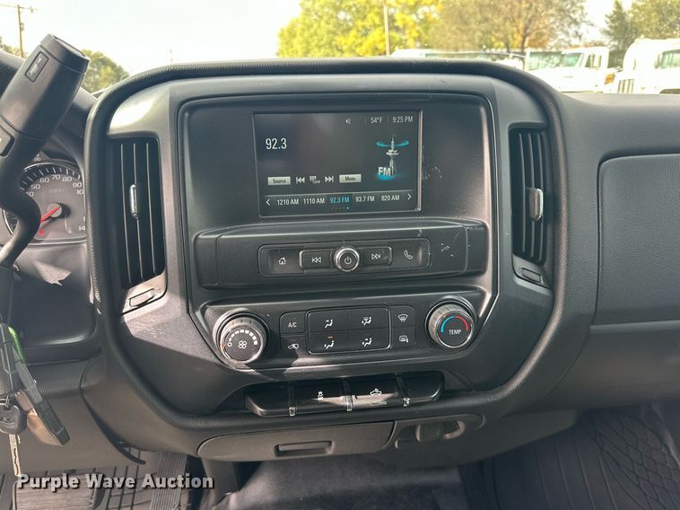 image for item DP5924 2018 Chevrolet Silverado 1500 Crew Cab pickup truck