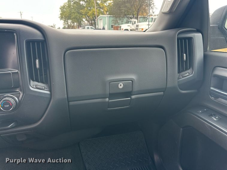 image for item DP5925 2018 Chevrolet Silverado 1500 Crew Cab pickup truck