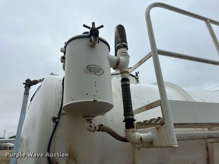 image for item DP5933 2012 Southern Vac vacuum trailer