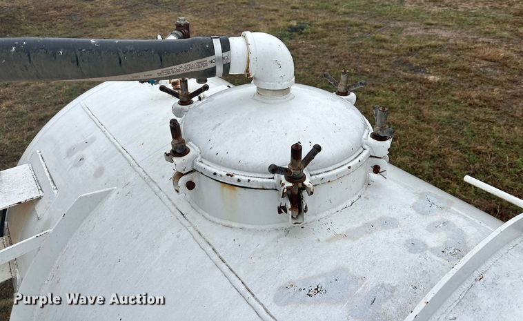 image for item DP5933 2012 Southern Vac vacuum trailer