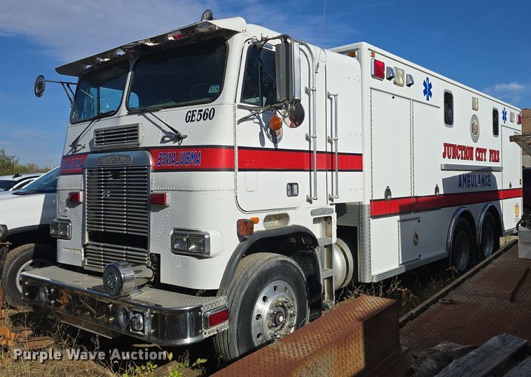 image for item DQ5285 1988 Freightliner  FL112 rescue vehicle