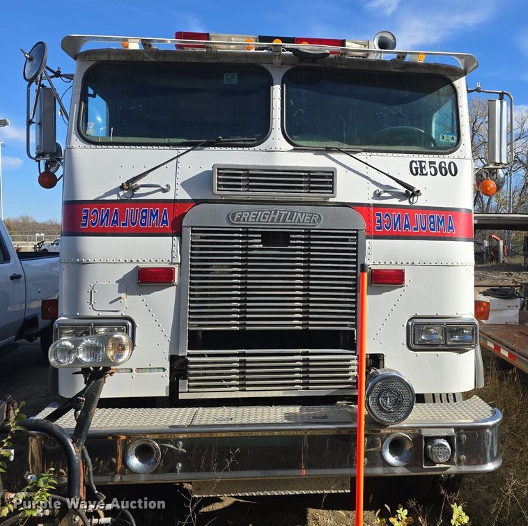 image for item DQ5285 1988 Freightliner  FL112 rescue vehicle