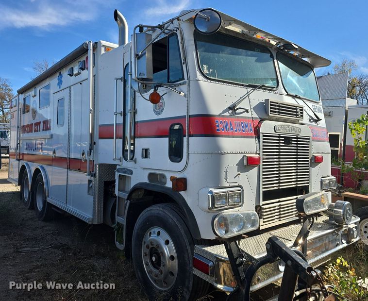 image for item DQ5285 1988 Freightliner  FL112 rescue vehicle