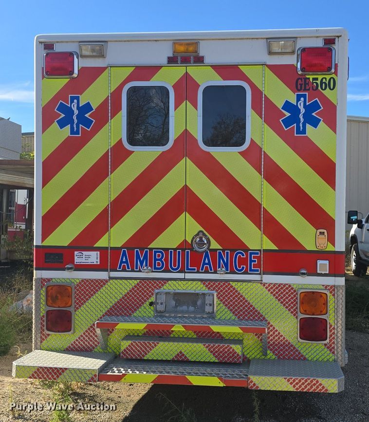 image for item DQ5285 1988 Freightliner  FL112 rescue vehicle